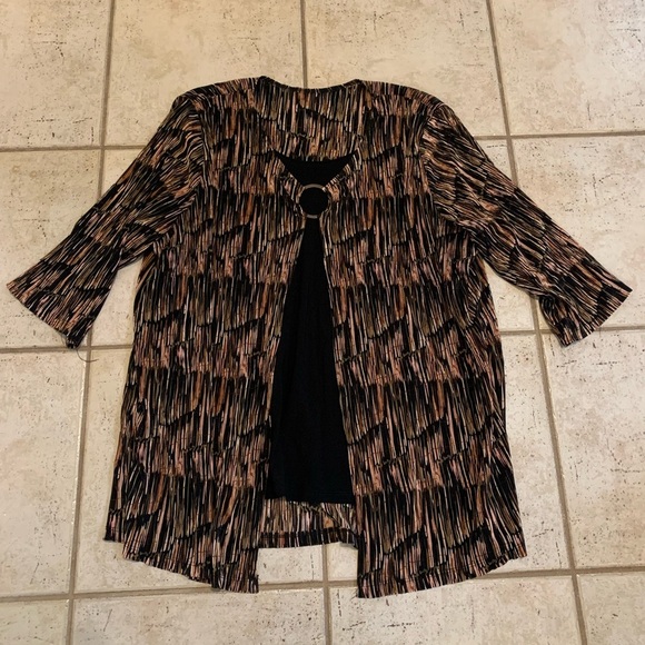 Stylish Printed O-Ring Overlay Top - Made in Canada - Size 1X - Picture 7 of 8